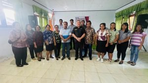 Ferdy Sondakh Salurkan Beasiswa di Kecamatan Manganitu