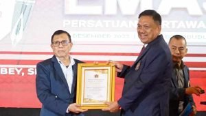 Caroll Senduk: Banyak Selamat buat Gubernur Olly atas Penghargaan Pena Emas PWI