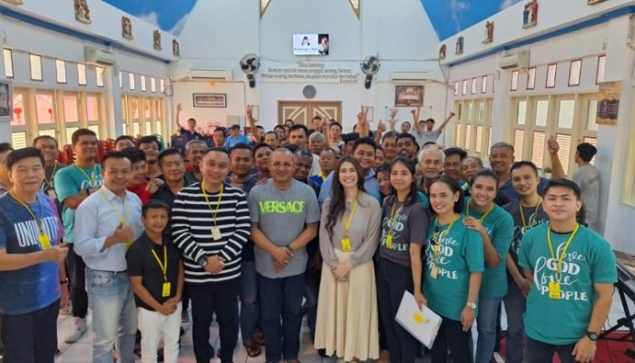 GBI Keluarga Allah Jakarta Salurkan Alkitab dan Sembako untuk Warga Binaan Lapas Salemba, Jhon Kei Beri Kesaksian