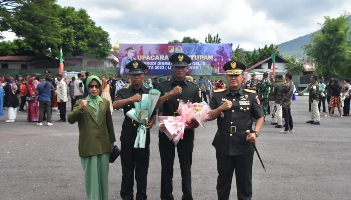 Danrem Bersama Ketua Persit KCK Koorcabrem Santiago Hadiri Upacara Penyumpahan dan Penutupan Dikmata TNI AD Gelombang II TA 2023