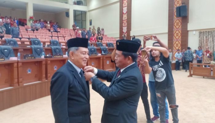 Gantikan Sherly Tjanggulung, Fransiscus Silangen Lantik Petrus Jangkobus 