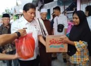 Safari Ramadhan di Bukit Tinggi Kakas Pj Bupati Jemmy Kumendong Serahkan Bansos