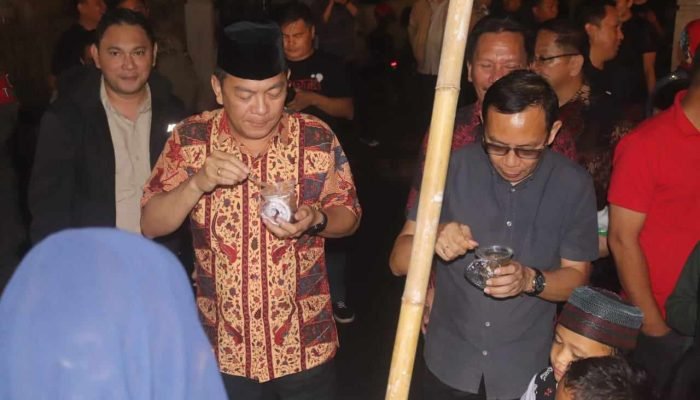 Wali Kota Caroll Senduk Nikmati Takjil di Masjid Nuril Iman