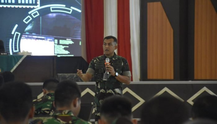 Kainfolahtadam Kolonel Arh Faris Kurniawan Tutup Bimbingan Teknis Peningkatan Kemampuan Teknologi Informasi Bagi Operator Komputer dan Multimedia Kodam Merdeka