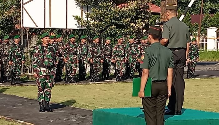 Tingkatkan Semangat Nasionalisme Dandim 1302/Minahasa Pimpin Upacara Bendera Mingguan Rutin Hari Senin