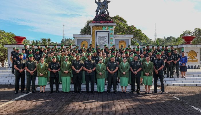 Kapaldam Merdeka Pimpin Ziarah di TMP Manado Peringati HUT ke-78 Peralatan TNI AD