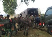 Pergeseran Pasukan Satgas TMMD ke-121 Dari Desa Pahaleten Menuju Lokasi Sasaran