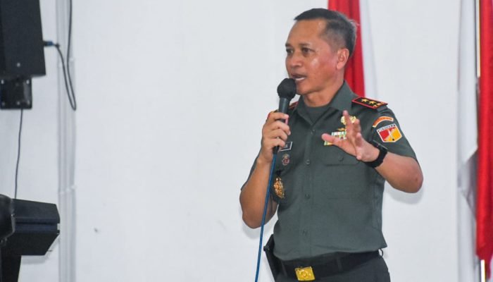 Pangdam Merdeka Beri Wawasan Kebangsaan ke Maba Unsrat Manado