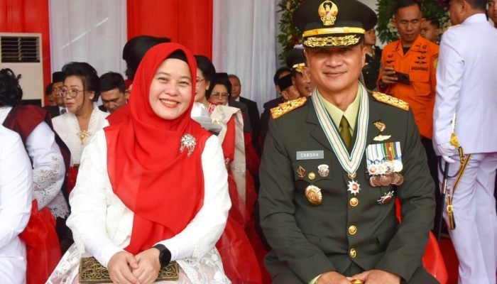 Pangdam dan Ketua Persit Daerah Merdeka Hadiri Upacara Peringatan HUT ke-79 Republik Indonesia