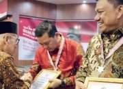 Olly Dondokambey dan Steven Kandouw Terima Piagam dan Tanda Penghargaan Wredatama Nugraha Utama