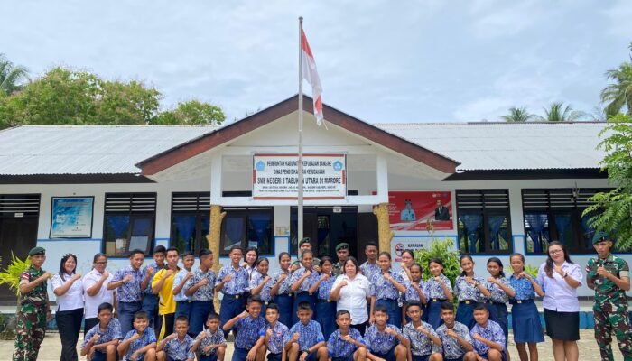 Satgas Pamputer Kodam Merdeka Jadi Guru di Kepulauan