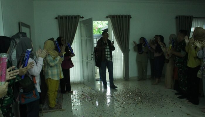 Danrem 132/Tadulako Dapat Kejutan dari Prajurit dan Ibu Persit di Ulang Tahun ke-49