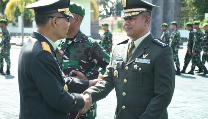 Danrem Gorontalo Brigjen TNI Hari Pahlawantoro Pimpin Acara Laporan Kenaikan Pangkat Prajurit Korem 133/Nani Wartabone Periode 1 Oktober 2024