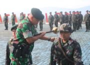 Yonif 712/Wiratama Gelar Tradisi Penyambutan Personil Baru