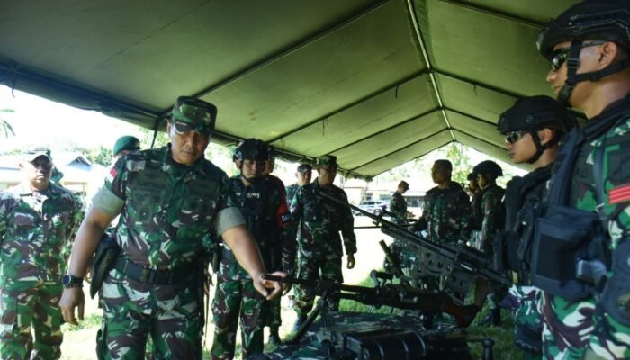 Kasdam XIII/Merdeka Pimpin Apel Pemeriksaan Kesiapan Latihan Antar Kecabangan YTP Yonif 711/Raksa Tama