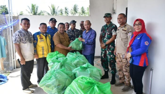 Kodim Pohuwatu Bersama Pemerintah Daerah Gelar Karya Bakti di Lokasi Banjir