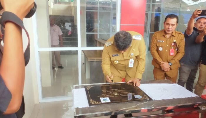 Albert Wounde Resmikan Gedung Perpusatakan Daerah