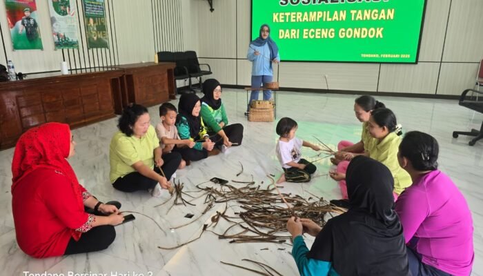 Persit Kodim Minahasa Olah Eceng Gondok Jadi Keterampilan Menambah Pundi Penghasilan