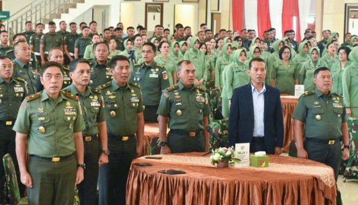 Danrem 131/Santiago Hadiri Acara Penyerahan Bantuan Pendidikan dari Pegadaian Bagi Anak Prajurit Kodam XIII/Merdeka