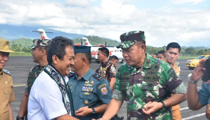 Danrem 131/Santiago Sambut Kedatangan Menteri Kelautan dan Perikanan RI