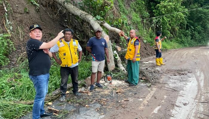 Ferdy Sondakh Tinjau Titik Longsor di Barangkalang