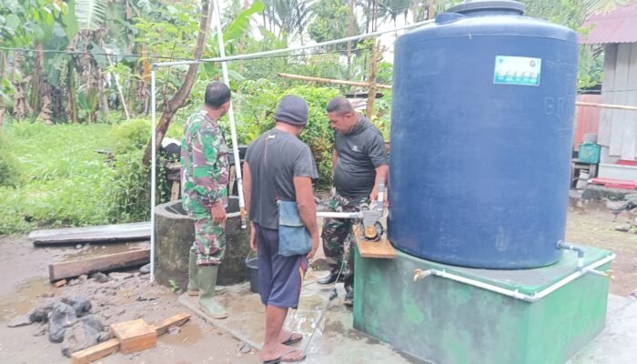 TMMD Wujud Nyata Kepedulian TNI. Personil TNI Pasang Mesin Air di Kampung Naha 1