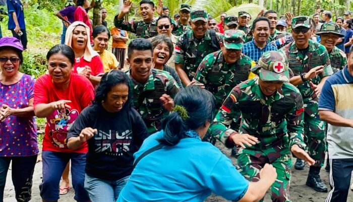 HUT Ke-56 di Tengah Rakyat, Aslog Kasad Mayjen TNI Adisura Tarigan Dapat Kejutan Spesial di Lokasi TMMD Sangihe