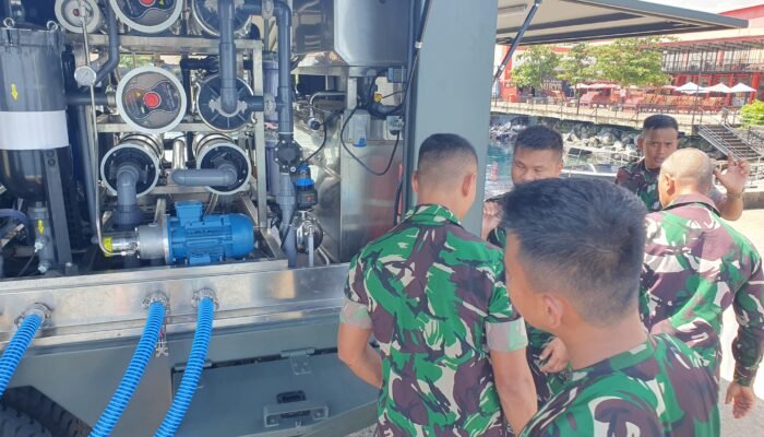 Yonzipur 19/YKN Gelar Latihan Perbekalan Air Dengan Kendaraan Truk Reverse Osmosis di Pesisir Pantai