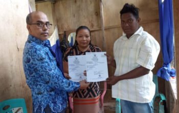 Julius Moloringan, Kabid Dinas Dukcapil Minut yang Masuk Keluar Rumah Layani Warga
