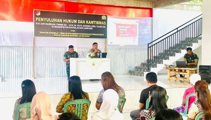 Sinergi TNI-Polri, Warga Kalekube Ikuti Penyuluhan Hukum dan Kamtibmas