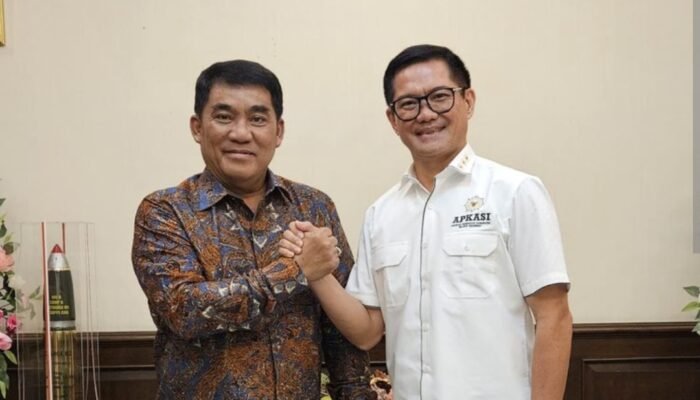 Gubernur Yulius dan Kepemimpinan Visioner untuk Mendorong Joune Ganda sebagai Ketua APKASI