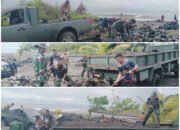 Personil Satgas TMMD dan Warga Angkut Pasir untuk Sasaran Fisik di Kalasuge dan Kalekube