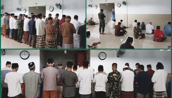 Anggota Satgas TMMD Laksanakan Sholat Jumat Bersama Warga di Masjid Al-Hijrah Kalekube Induk