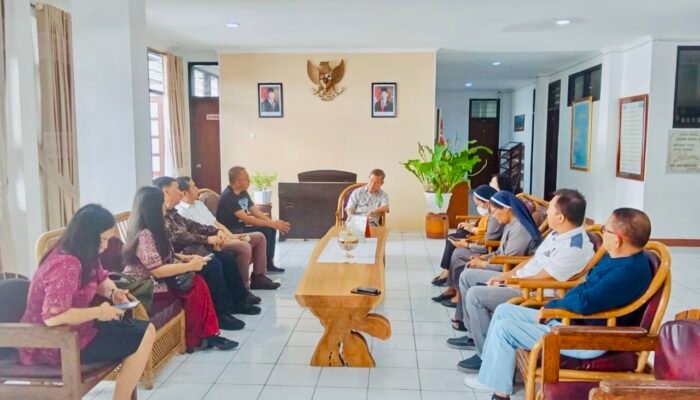 Peserta PESPARANI Katolik Daerah Pertama Tingkat Provinsi Sulawesi Utara Wajib Ziarah Pengharapan di Porta Sancta Gereja Katedral dan Kapel Wisma Lorenzo Lotta