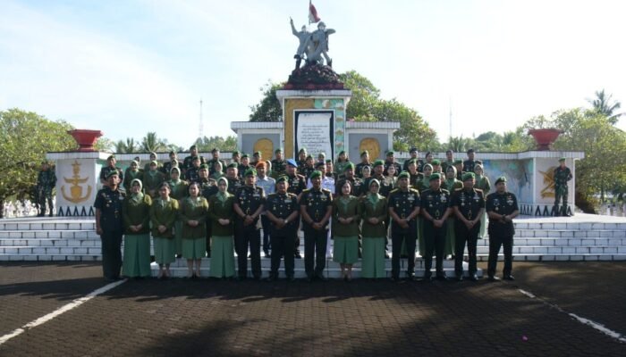 Kasdam XIII/Merdeka Pimpin Ziarah Rombongan HUT ke-67 Kodam XIII/Merdeka