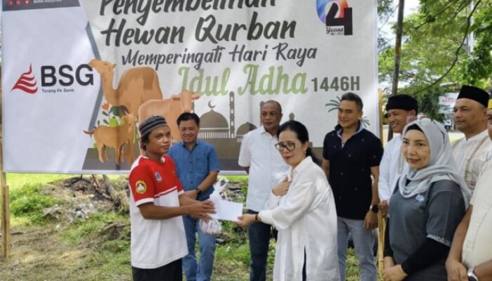 Salurkan Bantuan 18 Ekor Sapi, Ini Harapan Manajemen Bank SulutGo