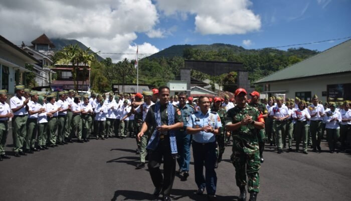 Dekan FKN Unhan RI Berikan Pengarahan kepada Peserta Sarjana Penggerak Pembangunan Indonesia di Dodikjur Rindam XIII/Merdeka