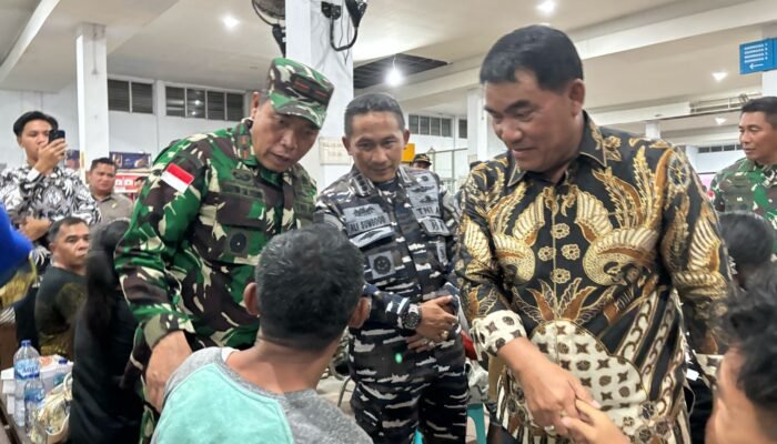 Danrem 131/Santiago Kunjungi Korban Kebakaran KM Barcelona V, Wujud Kepedulian TNI Kepada Rakyat