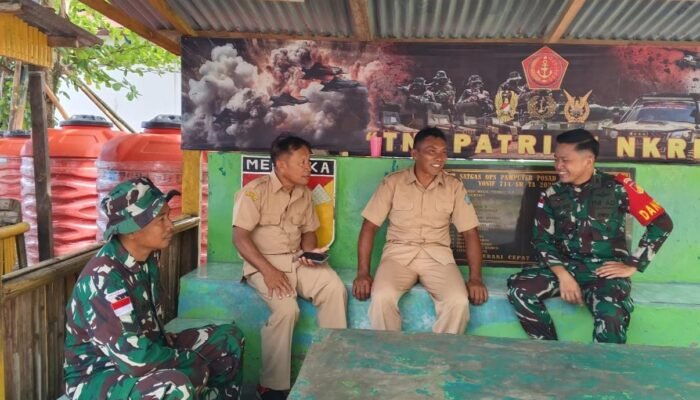 Sambut HUT RI ke-80, Satgas Pamputer Kodam XIII/Merdeka Posad Kawaluso Bersama Aparatur Desa Himbau Masyarakat Wajib Pasang Bendera Merah Putih di Kepulauan Terluar