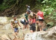 Satgas TMMD ke-125 Kodim 1304/Gorontalo dan Masyarakat Kumpulkan Batu Sungai Untuk Pembangunan Fisik