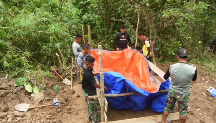 Satgas TMMD Kodim Gorontalo Inovasi Tempat Penampungan Air dari Terpal dan Mesin Penyedot Air untuk Mendukung Pembangunan Jalan Rabat Beton