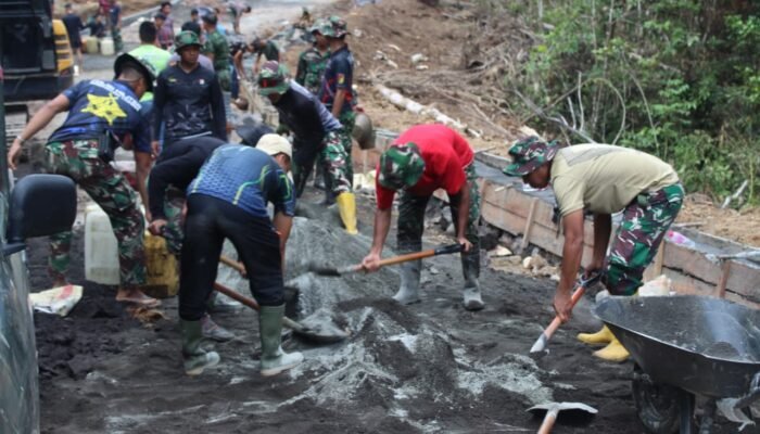 Pengancing Badan Jalan Sepanjang 780 Meter Rampung, Satgas TMMD Kejar Penyelesaian 2 Unit Plat Duiker
