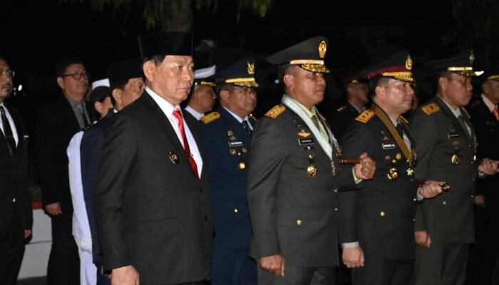 Pangdam Merdeka Hadiri Apel Kehormatan dan Renungan Suci di TMP Manado