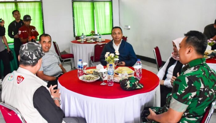 Bahas Potensi Daerah, Pangdam Merdeka dan Danrem Tadulako Bertemu Wakil Bupati Tojo Una-Una di Koramil Ratolindo