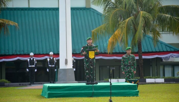Aster Kasdam Merdeka Pimpin Upacara Mingguan di Makodam