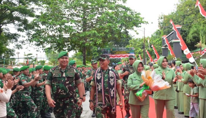 Kunker ke Kodim 1308/Luwuk Banggai, Pangdam XIII/Merdeka Tegaskan Babinsa TNI AD Ujung Tombak Membantu Masyarakat