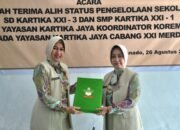 Ketua Yayasan Kartika Jaya Cabang XXI Merdeka Terima Alih Status Pengelolaan SD Kartika XXI-3 dan SMP Kartika XXI-1