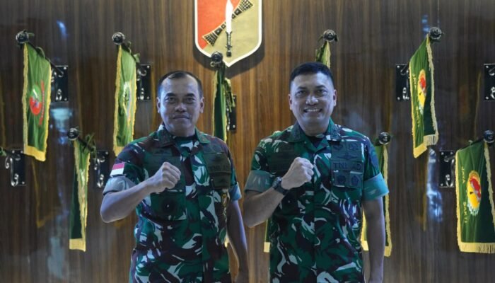 Pangdam Merdeka dan Pangdam Palaka Wira Bertemu di Makodam XIII/Merdeka