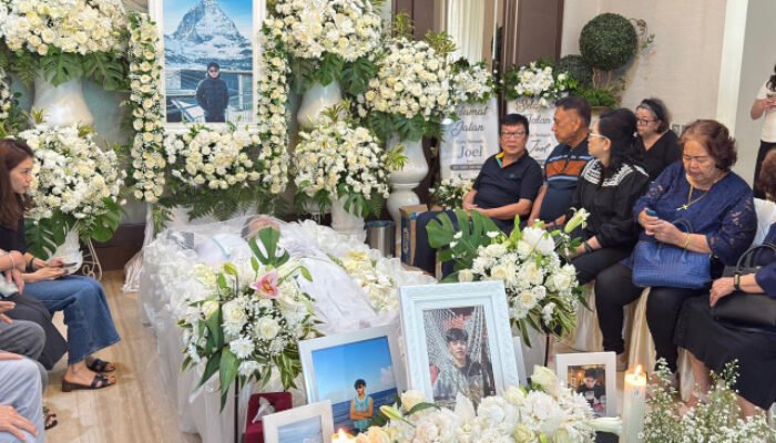 Ibu Rita Peluk Oma dari Joel Tanos