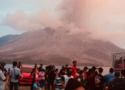 Di Hadapan Gubernur, Normans Luntungan Bacakan Surat BNPB yang Larang Pemda Mengorganisir Pengadaan Barang dan Jasa Korban Gunung Ruang